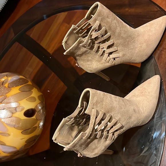 New - Picture 1 of 2